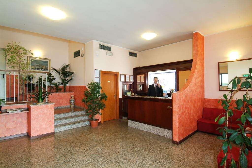 Hotel Majestic San Giuliano Milanese Interior foto