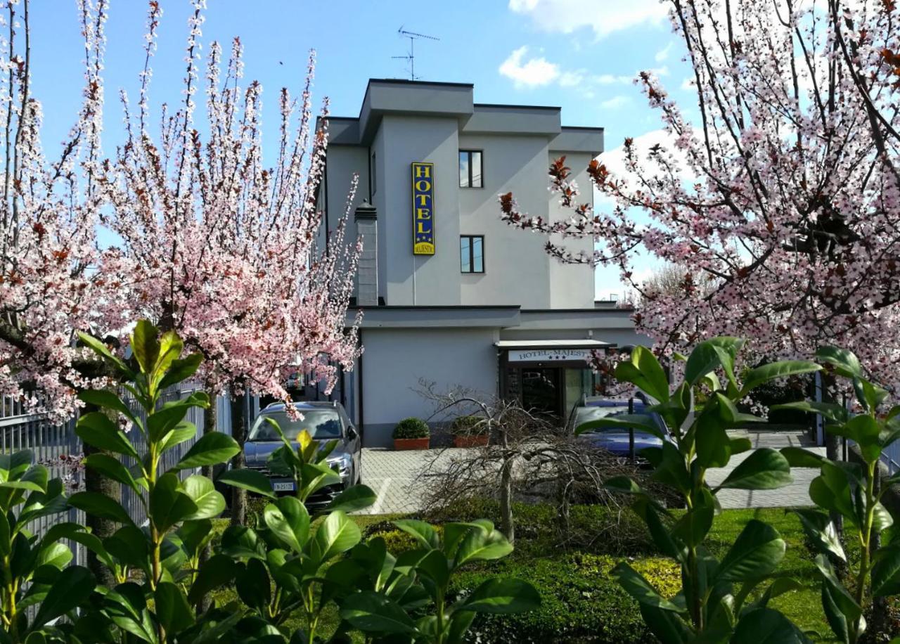 Hotel Majestic San Giuliano Milanese Exterior foto